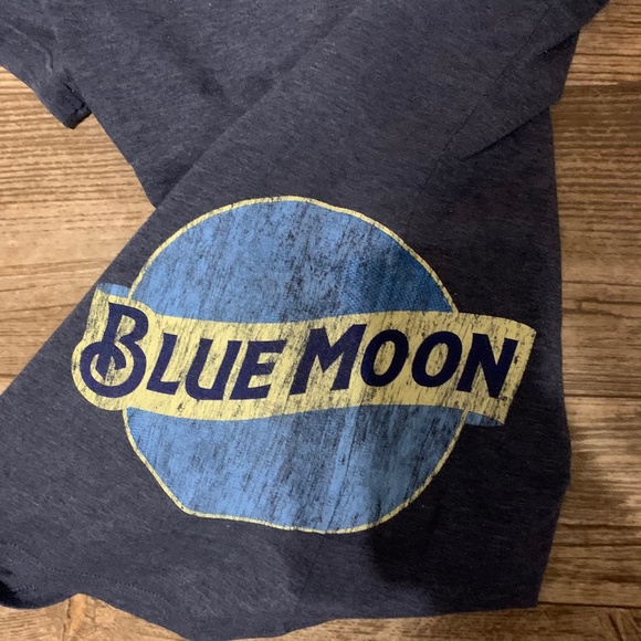 Women’s blue moon t-shirt - Picture 1 of 2